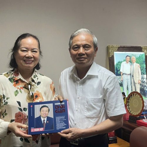 Ông Lê Doãn Hợp – nguyên Bộ trưởng Bộ Văn hóa – Thể thao – Du lịch Ủy Thác Quyền Bảo Hộ Quyền Sao Chép Tác Phẩm Cho VIETRRO: Bước Đi Quan Trọng Trong Bảo Vệ Bản Quyền Thời Đại Số